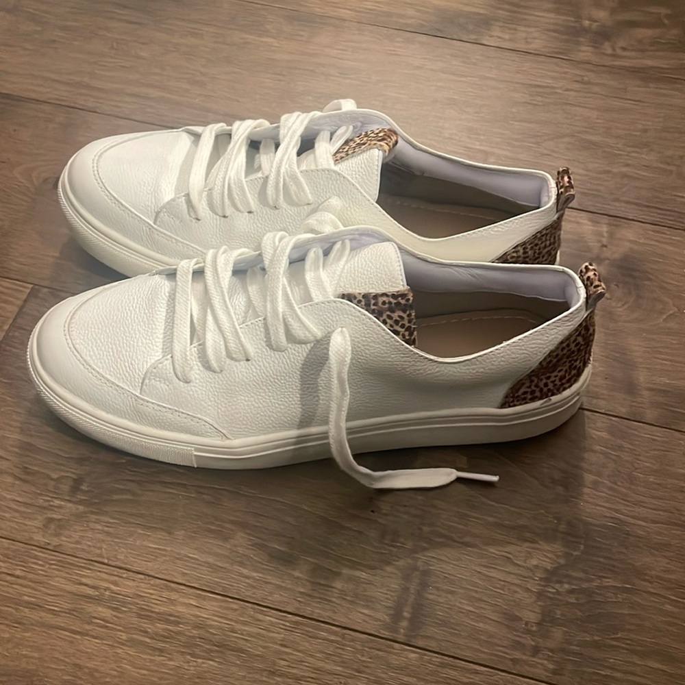 Kaanas cheetah sneakers